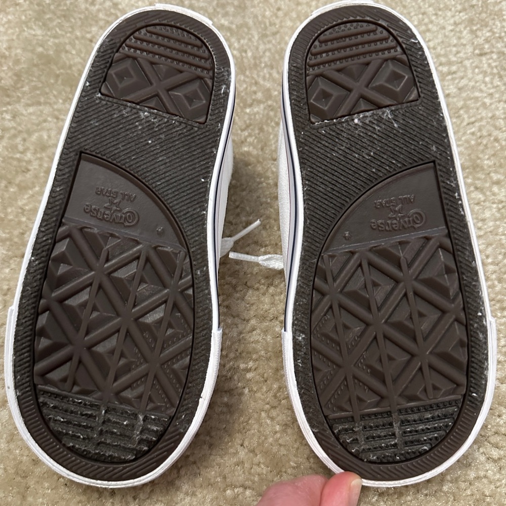 Converse Toddler Size 10 Low-Top Chucks - Picture 4 of 5